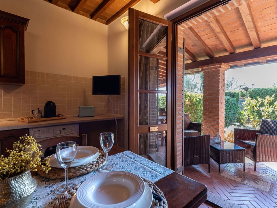 Table, Furniture, Property, Wood, Lighting, Architecture, Interior Design, Dishware, Chair, Tableware