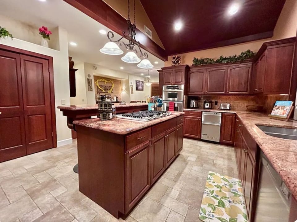 Large Kitchen for everything