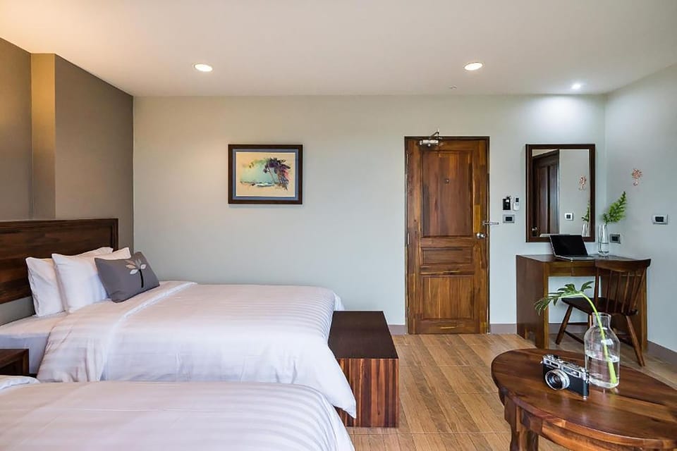 Standard Twin Room | In-room safe, desk, blackout drapes, free WiFi