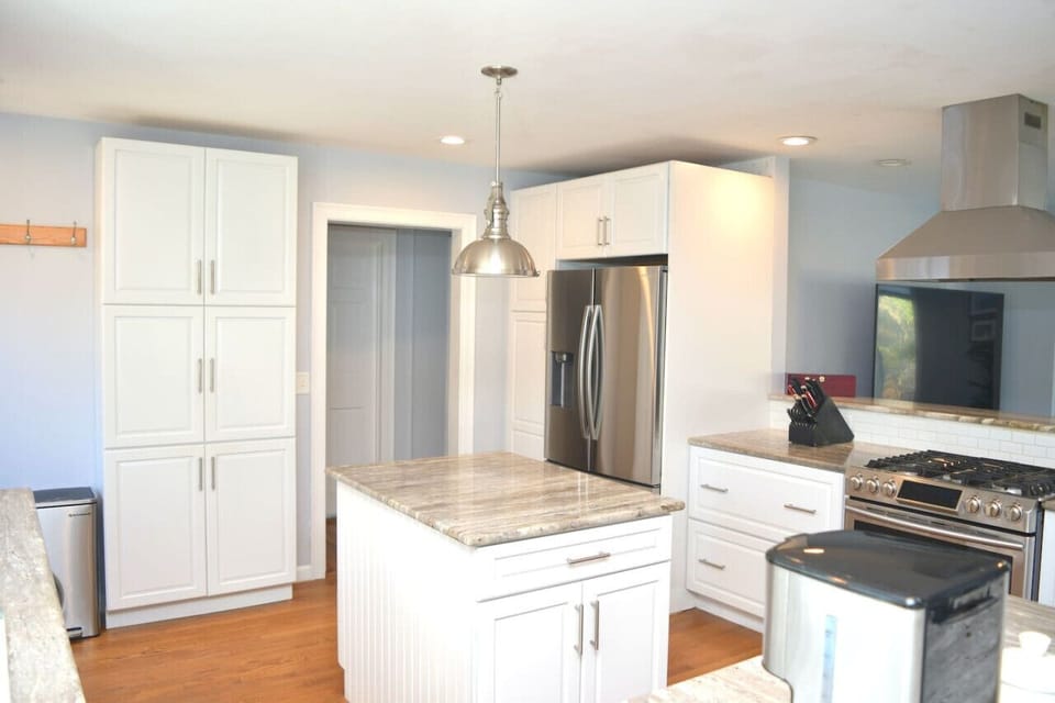 The kitchen is set up for the home chef who loves to cook, with everything you need to cook a gourmet meal.
