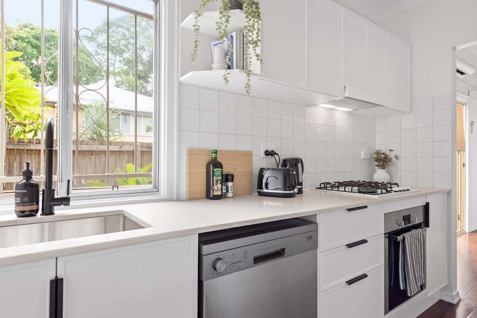 Dishwasher, Gas Cooking, Private...