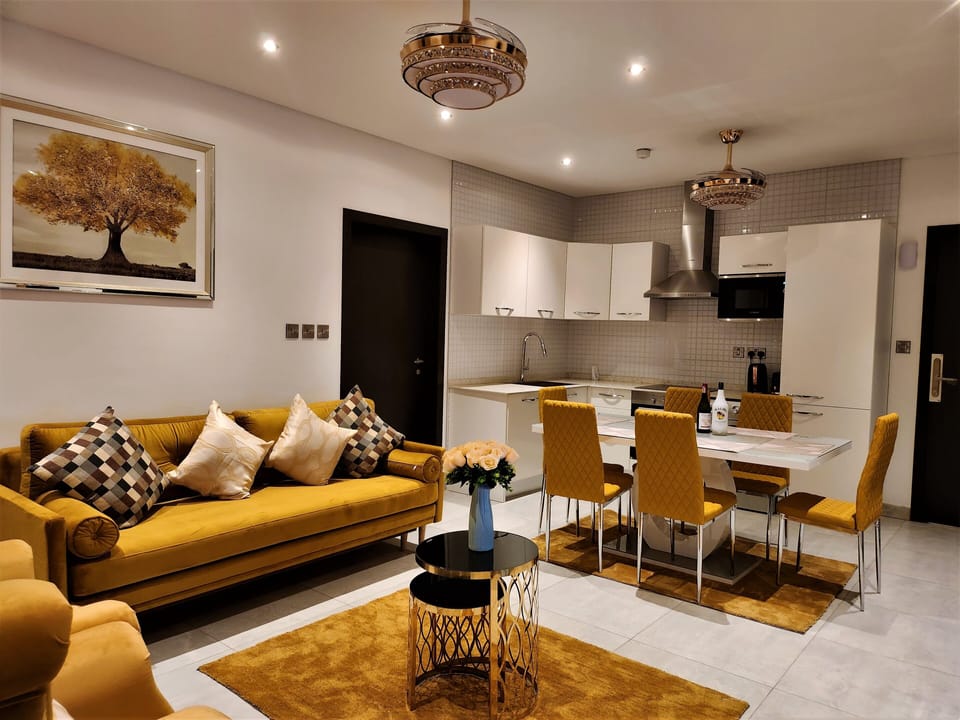 Luxury Apartment, City View | Living area