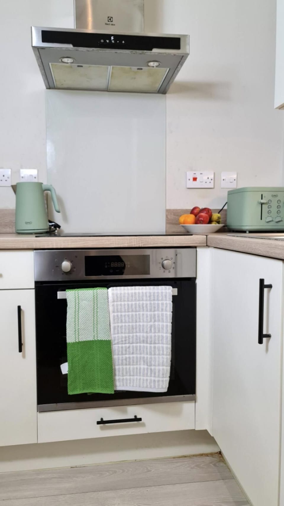 Apartment | Private kitchen | Fridge, microwave, oven, stovetop