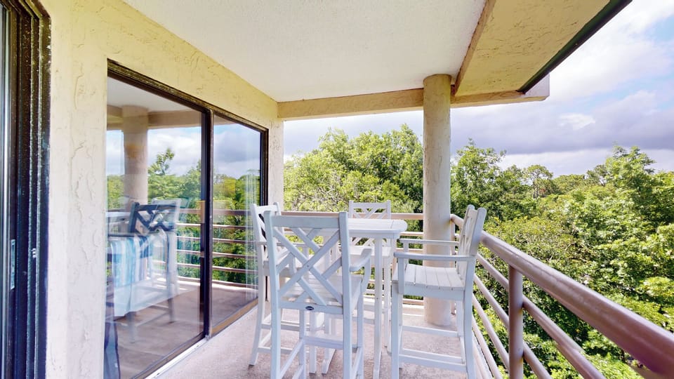 Private Balcony with Seating