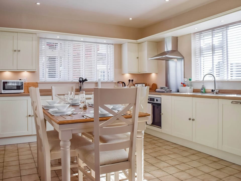 Kitchen/diner | Lyncroft Holiday Bungalow, Sandbach