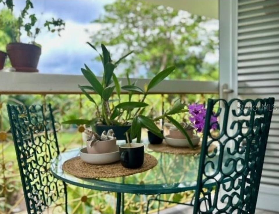 Veranda seating for 4