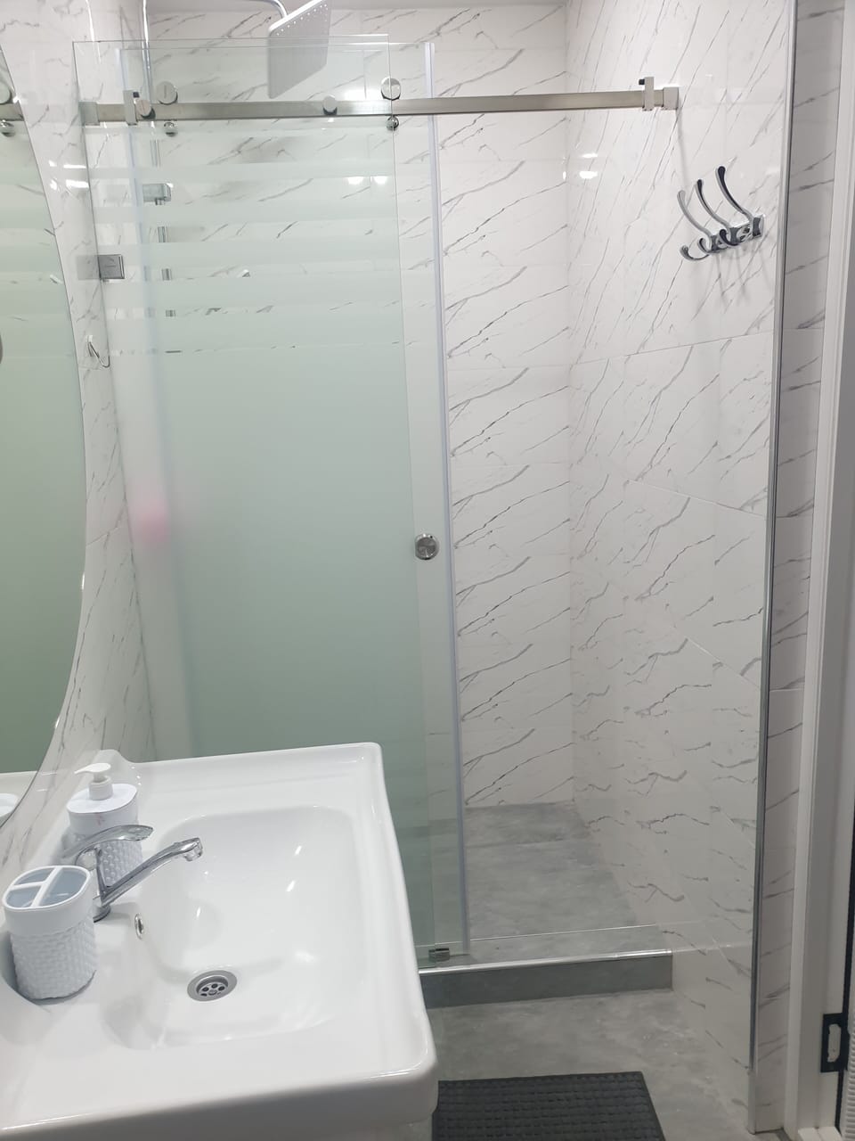 Family Quadruple Room, Pool View | Bathroom | Slippers, towels, soap, shampoo