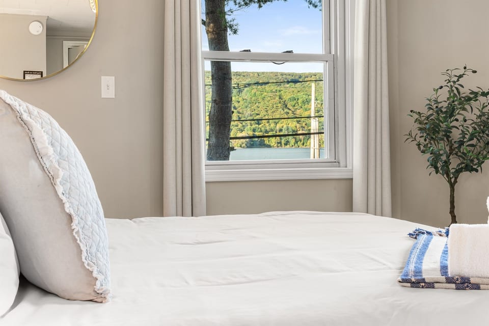 Enjoy the lake view from your king bed with en suite bathroom.