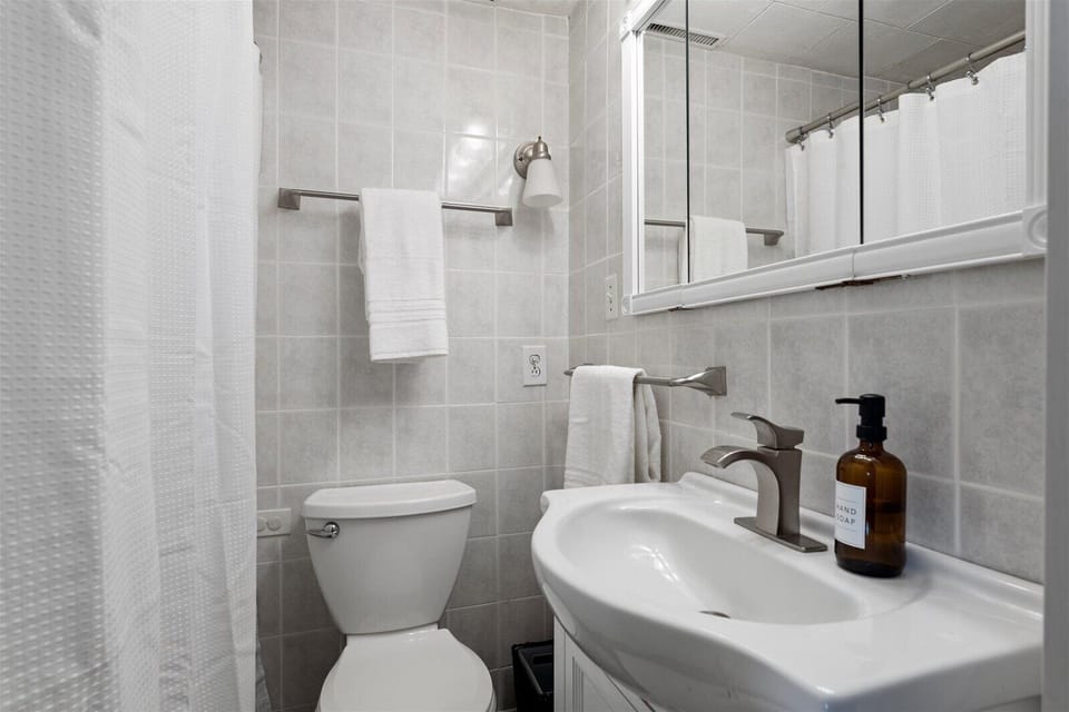 Freshen up in the snug en-suite of your master bedroom. This tub & shower combo are just steps from the pool deck.