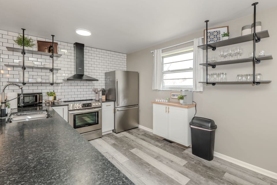 Fully-stocked kitchen with lots of extras!