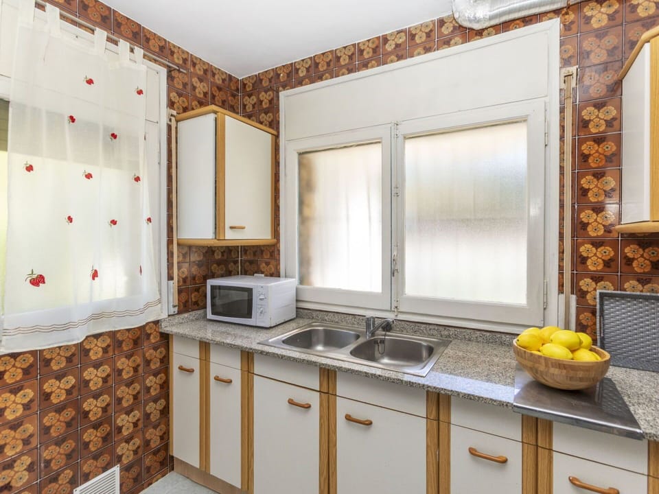 Wood, Interior Design, Countertop, Kitchen, Sink, Plumbing Fixture, Flooring, Tap, Floor, Cabinetry