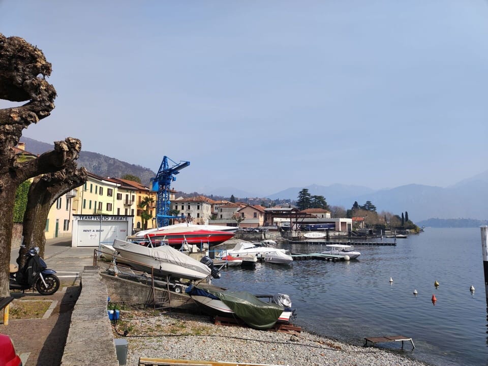Water, Sky, Building, Boat, Watercraft, Vehicle, Lake, Leisure