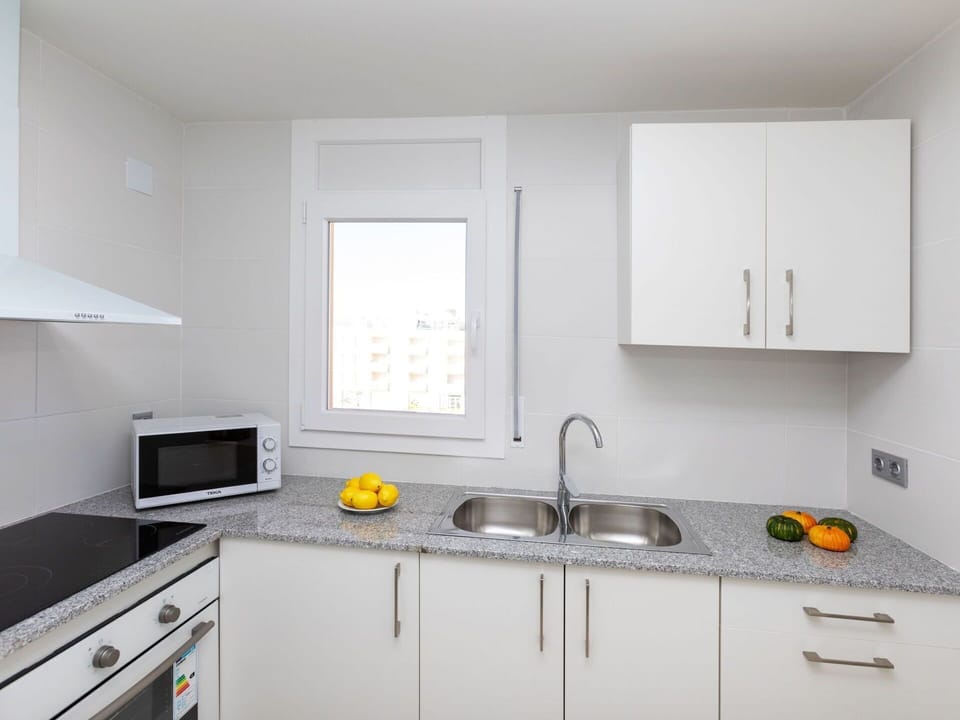 Cabinetry, Kitchen Sink, Property, Sink, Building, White, Tap, Kitchen Stove, Countertop, Kitchen