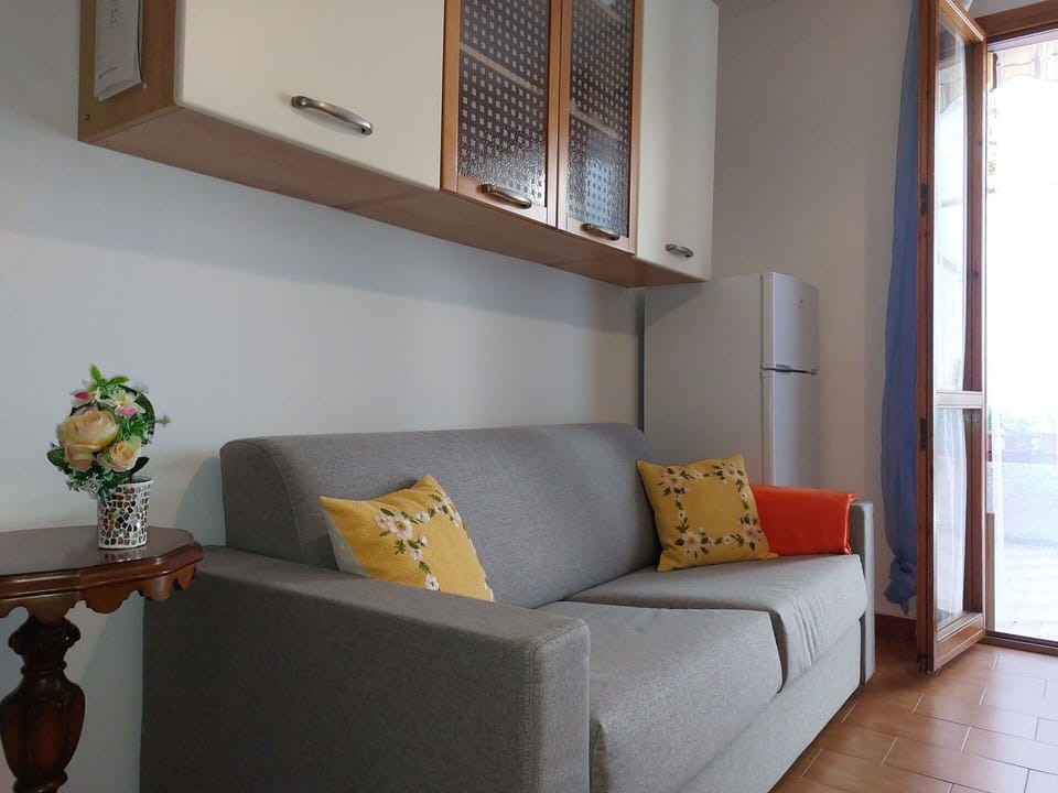 Property, Furniture, Window, Couch, Textile, Wood, Building, Lighting, Interior Design, Shade