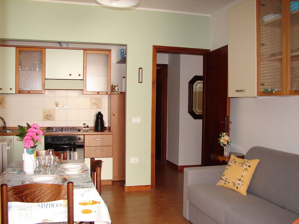 Mirror, Furniture, Property, Picture Frame, Door, Comfort, Interior Design, House, Wood, Table