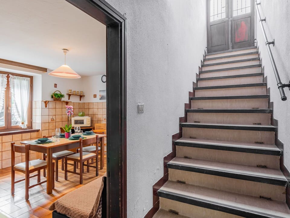 Property, Table, Window, Wood, Stairs, Interior Design, Building, Floor, Chair