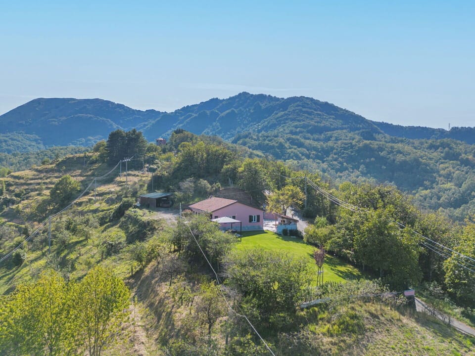 Sky, Plant, Mountain, Natural Landscape, Slope, Land Lot, Terrain, House, Cloud, Tree