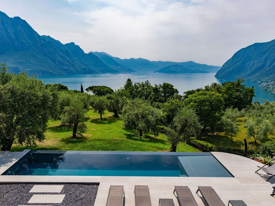 Water, Cloud, Sky, Mountain, Nature, Azure, Swimming Pool, Blue, Natural Landscape, Plant