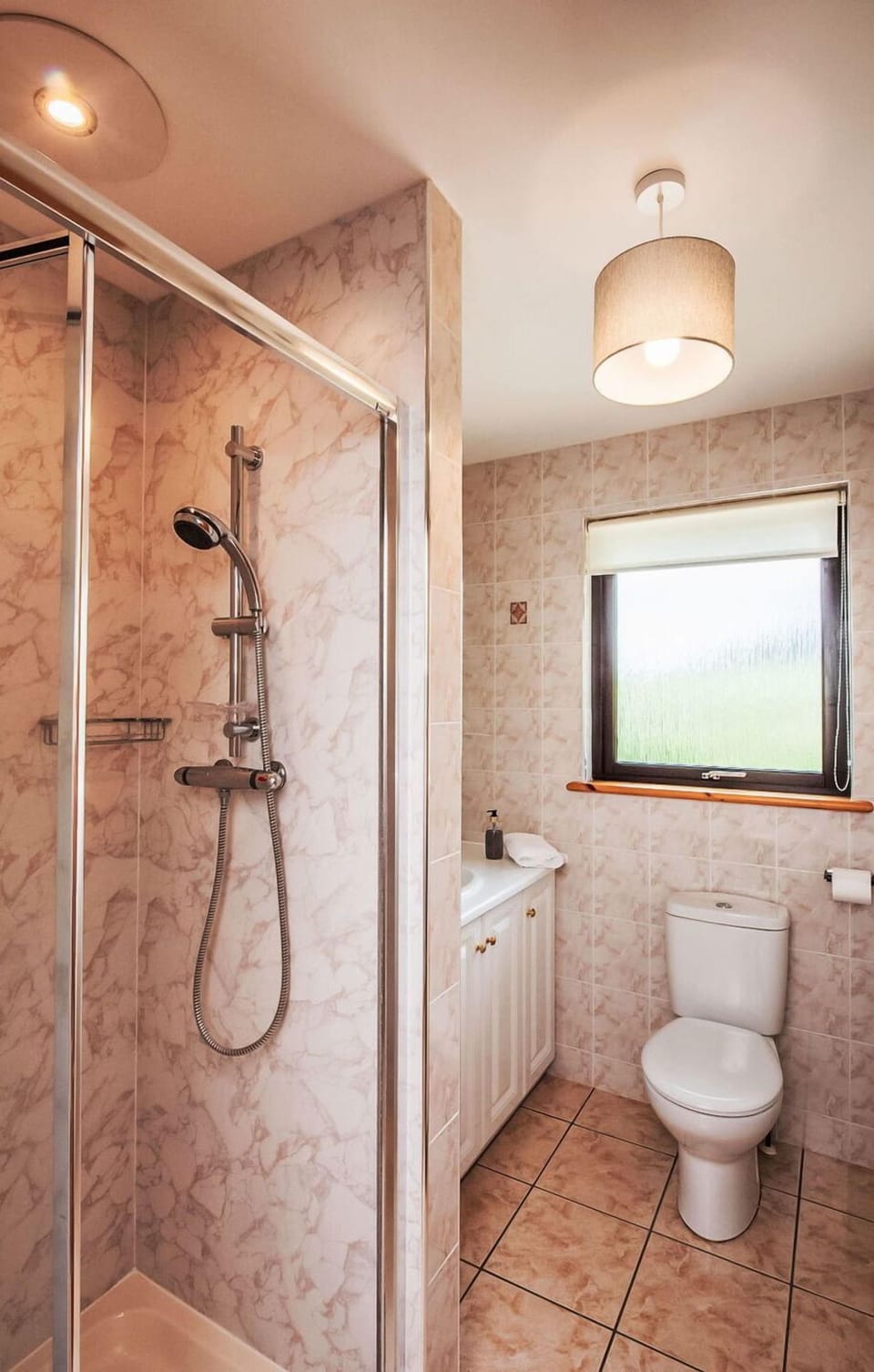 Plumbing Fixture, Mirror, Property, Tap, Bathroom, Building, Sink, Rectangle, Bathroom Sink, Interior Design