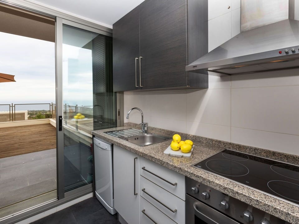 Countertop, Cabinetry, Property, Building, Tap, Kitchen, Kitchen Stove, Kitchen Sink, Interior Design, Kitchen Appliance