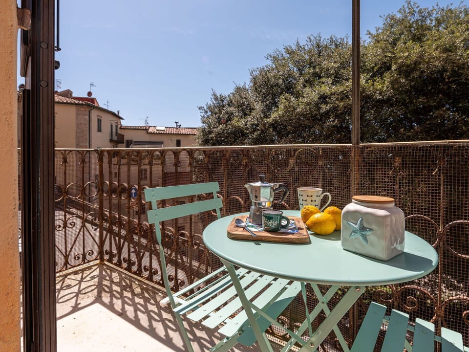 Tableware, Sky, Table, Property, Furniture, Building, Chair, Outdoor Table, Outdoor Furniture, Interior Design