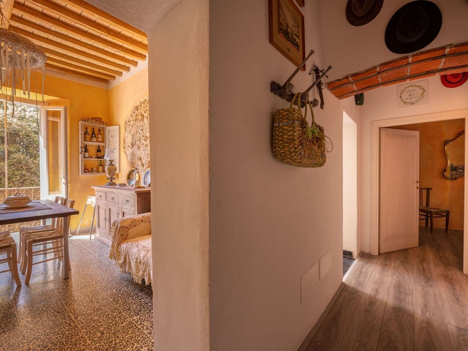 Property, Building, Table, Wood, Plant, Window, Interior Design, Door, Floor, House