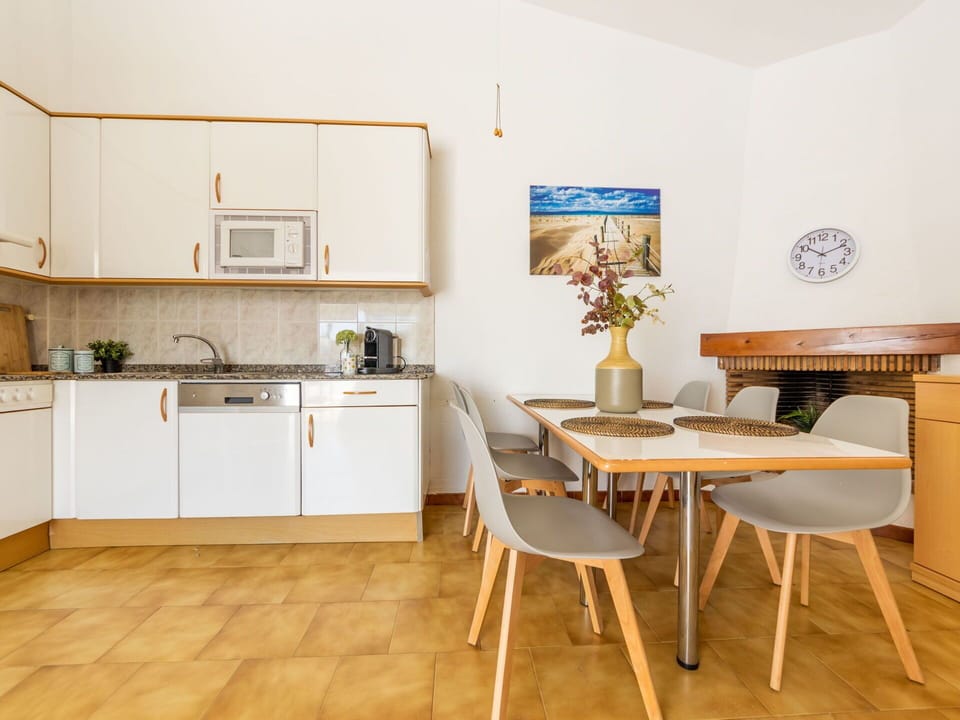 Kitchen Sink, Cabinetry, Sink, Property, Furniture, Countertop, Tap, Wood, Table, Kitchen Stove
