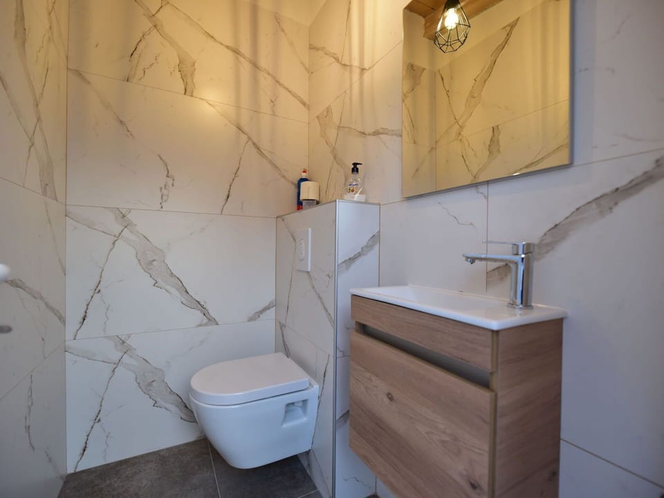 Property, Plumbing Fixture, Bathroom, House, Toilet Seat, Wood, Toilet, Flooring, Floor, Wall