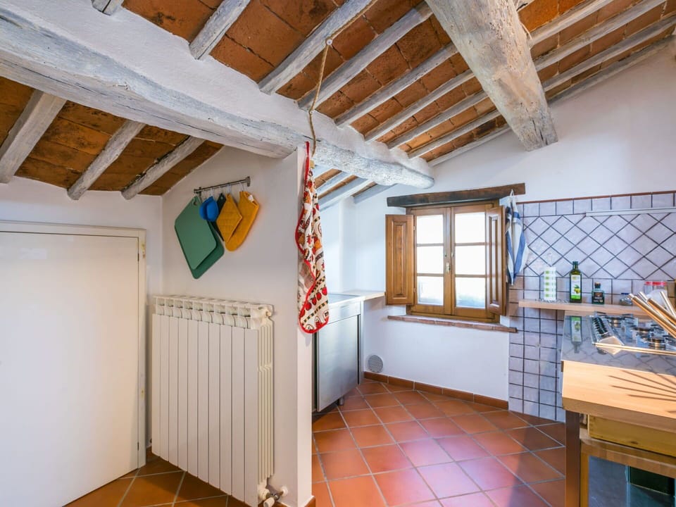 Property, Window, Wood, Interior Design, Architecture, Floor, Flooring, Beam, Wall