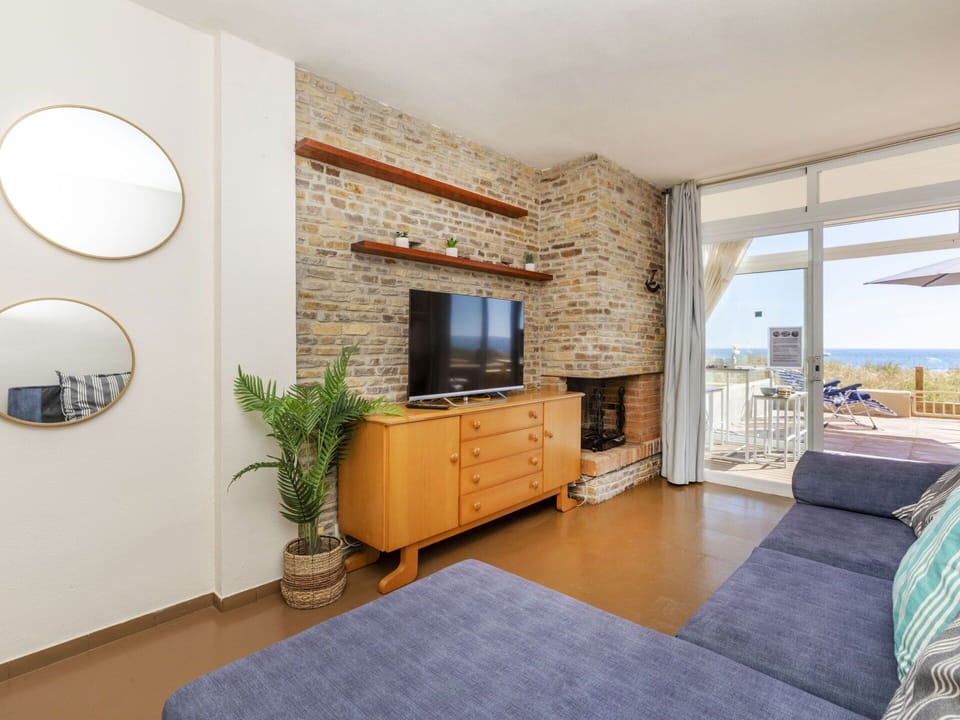 Furniture, Flooring, Interior Design, Wood, Floor, Apartment, Ceiling, Room, Living Room, Couch