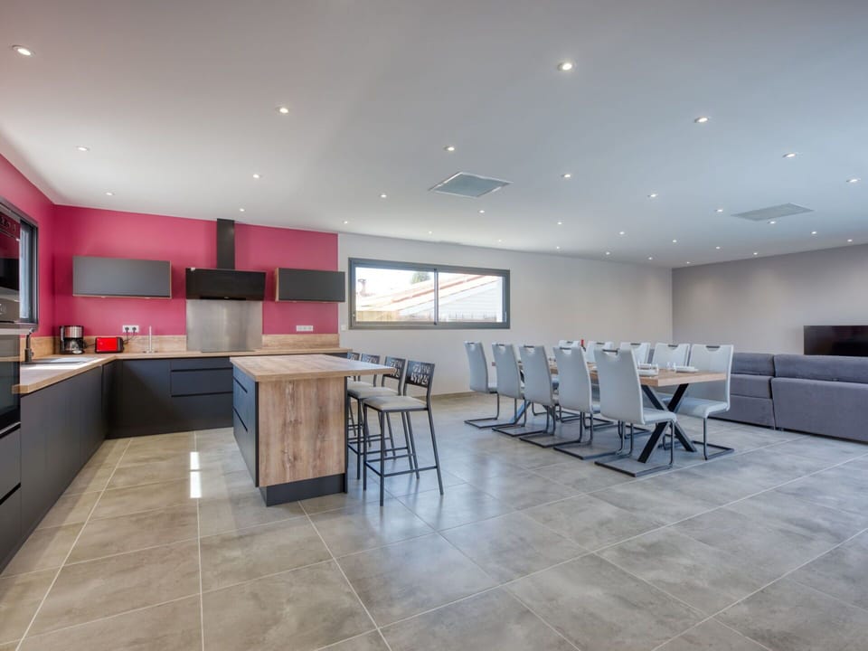 Plant, Furniture, Building, Property, Table, Chair, Shade, Window, Interior Design, Lighting