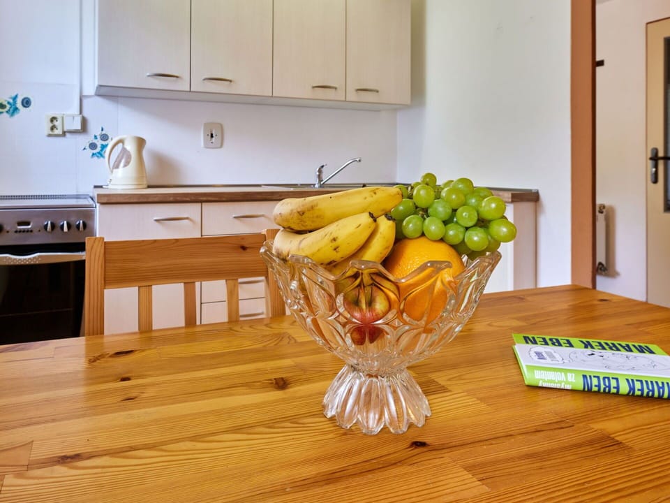 Food, Banana, Cabinetry, Countertop, Tableware, Wood, Floor, Fruit, Natural Foods