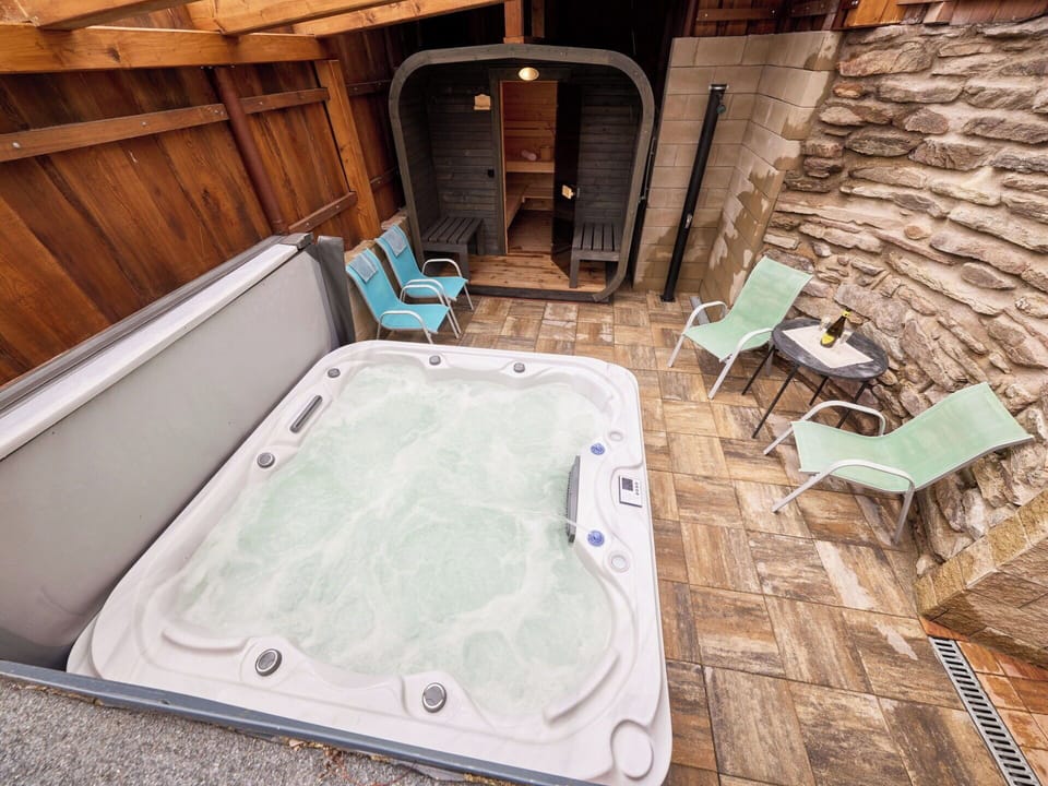 Floor, Flooring, Bathtub, Plumbing Fixture, Jacuzzi, Wood Stain, Design, Hotel, Resort