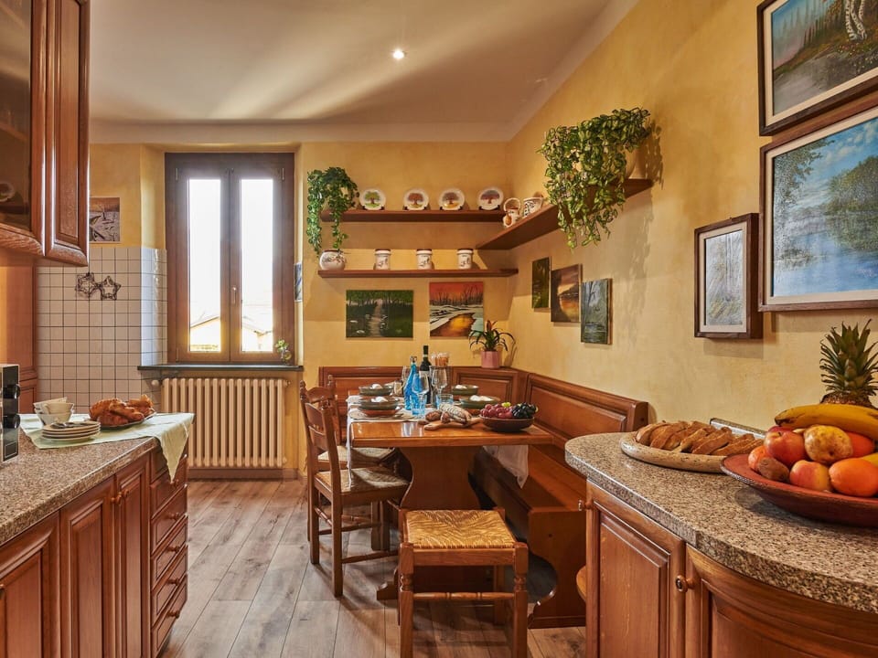 Property, Furniture, Comfort, Wood, Table, Television, Flooring, Interior Design, Floor, Architecture