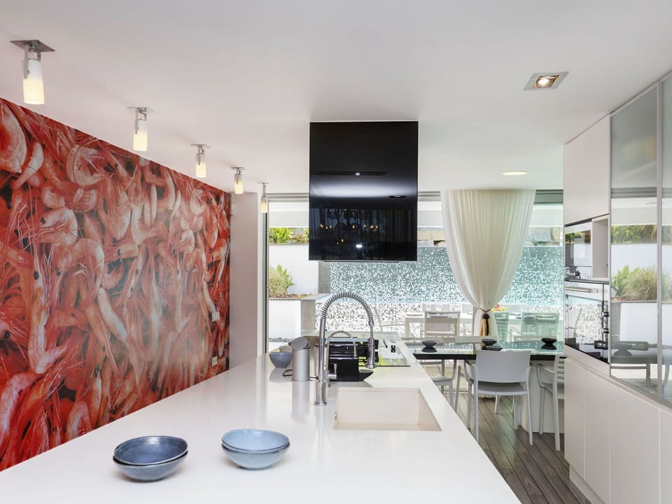 Table, Furniture, Building, Lighting, Chair, Architecture, Flooring, Interior Design, Floor, Tableware