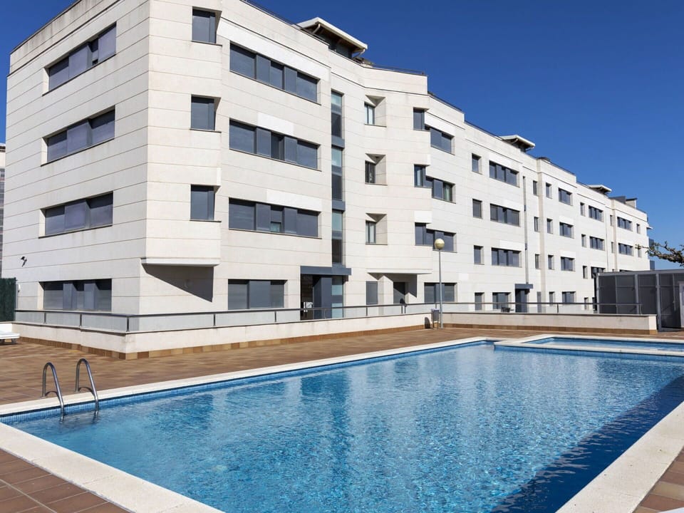 Water, Building, Daytime, Property, Window, Sky, Azure, Blue, Swimming Pool