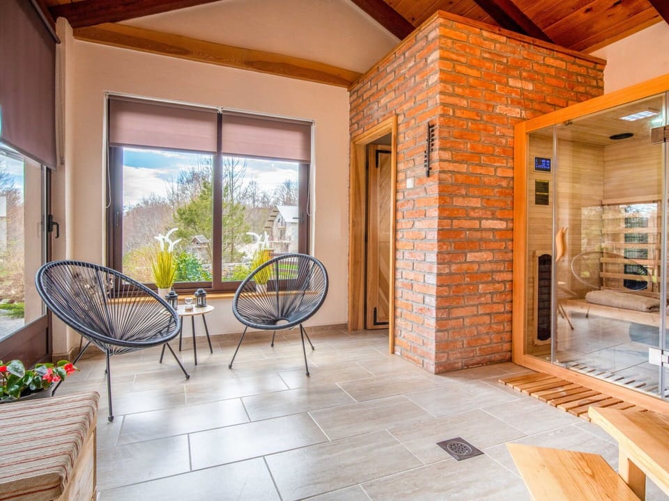 Furniture, Plant, Wood, Flowerpot, Interior Design, Architecture, Building, Chair, Floor, Door