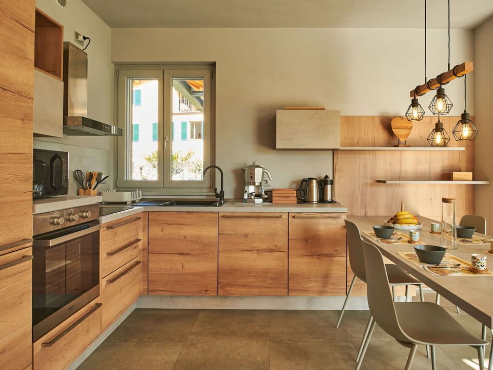 Sky, Property, Building, Snow, Window, Wood, Slope, House, Tree