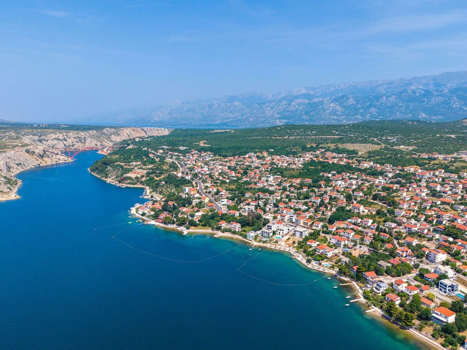 Body Of Water, Water Resources, Coast, Coastal And Oceanic Landforms, Bank, Channel, Lake, Sea, Shore, Bay