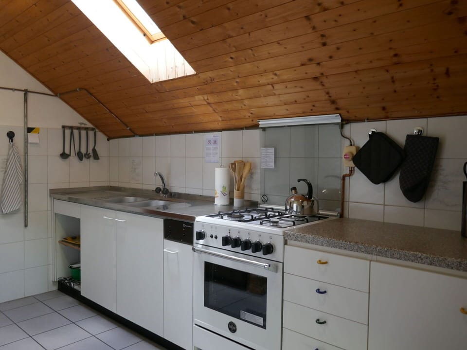 Cabinetry, Countertop, Property, Building, Tap, Kitchen Stove, Kitchen Sink, Sink, Kitchen, Kitchen Appliance