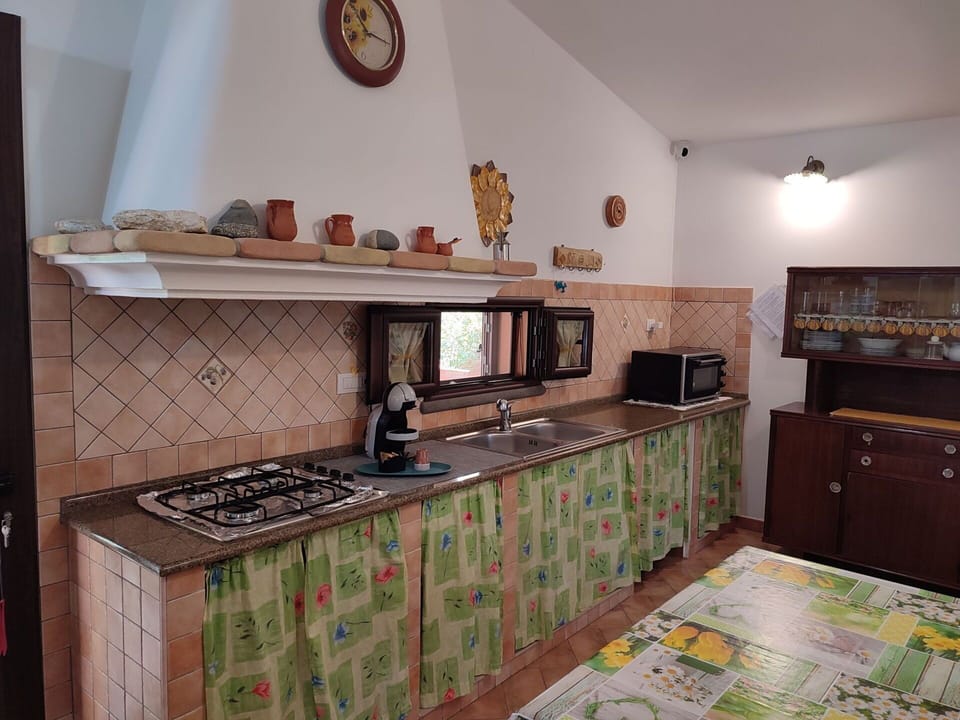 Cabinetry, Countertop, Property, Kitchen, Wood, Kitchen Stove, Interior Design, Home Appliance, Gas Stove, Flooring
