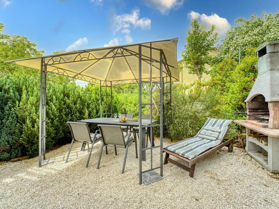 Table, Furniture, Plant, Sky, Property, Chair, Building, Cloud, Interior Design, Tableware