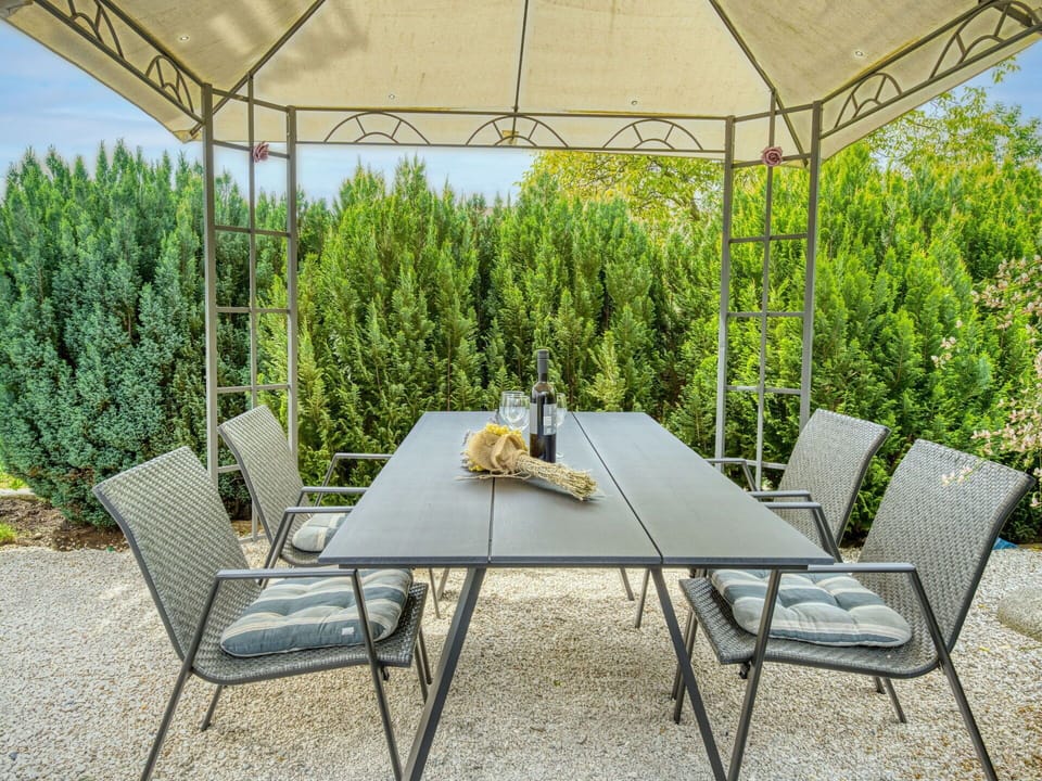 Table, Furniture, Plant, Sky, Property, Chair, Building, Cloud, Interior Design, Tableware