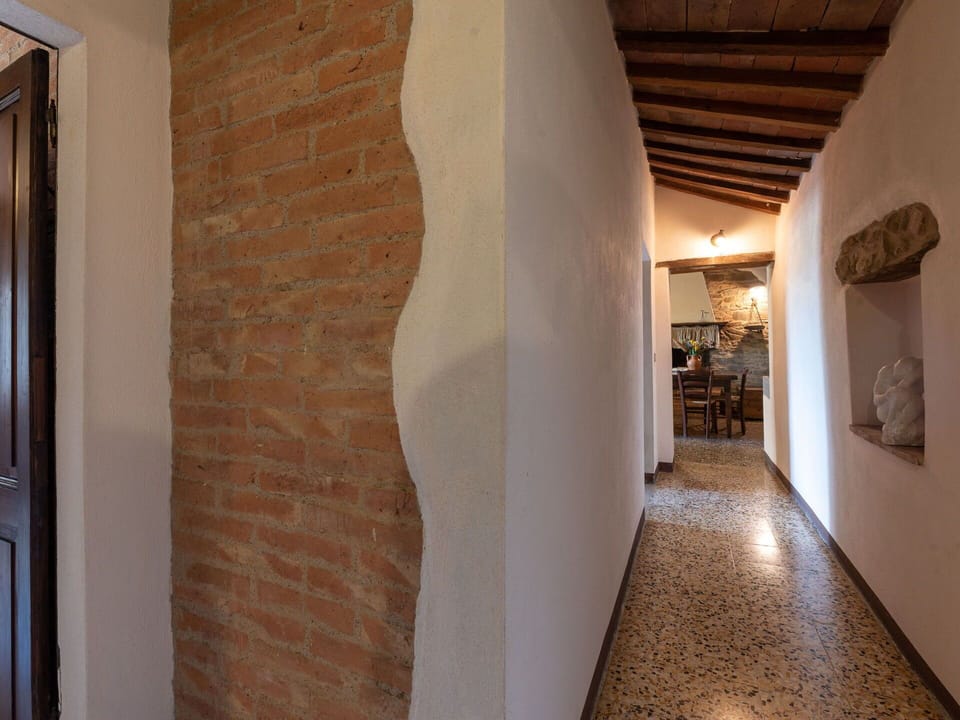 Wood, Flooring, Floor, Hardwood, Composite Material, Art, Building, Ceiling, Plaster