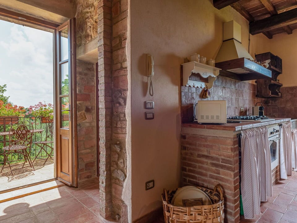 Wood, Floor, Brick, Plant, Brickwork, Flooring, Basket, Building, Hardwood