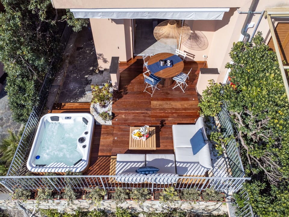 Urban Design, Garden, Balcony, Eco Hotel, Landscaping, Resort, Patio, Chair, Yard, Courtyard