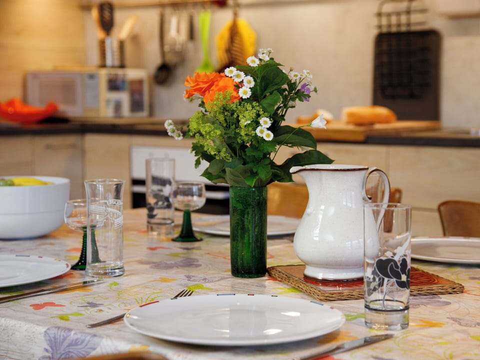 Tableware, Furniture, Serveware, Table, Flower, Yellow, Dishware, Tablecloth, Cut Flowers, Interior Design