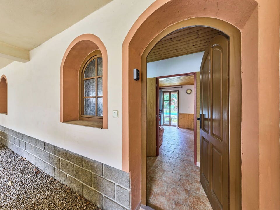 Wall, Wood, Flooring, Arch, Ceiling, Floor, Wood Stain, Hardwood, Daylighting, Varnish
