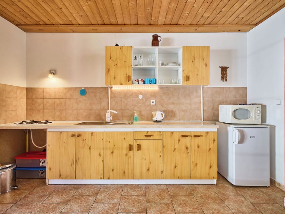 Wood, Flooring, Interior Design, Cabinetry, Furniture, Floor, Ceiling, Cupboard, Room, Countertop