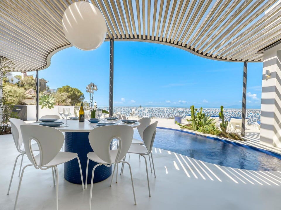 Water, Sky, Building, Property, Tableware, Window, Seaside Resort, Azure, Table, Architecture